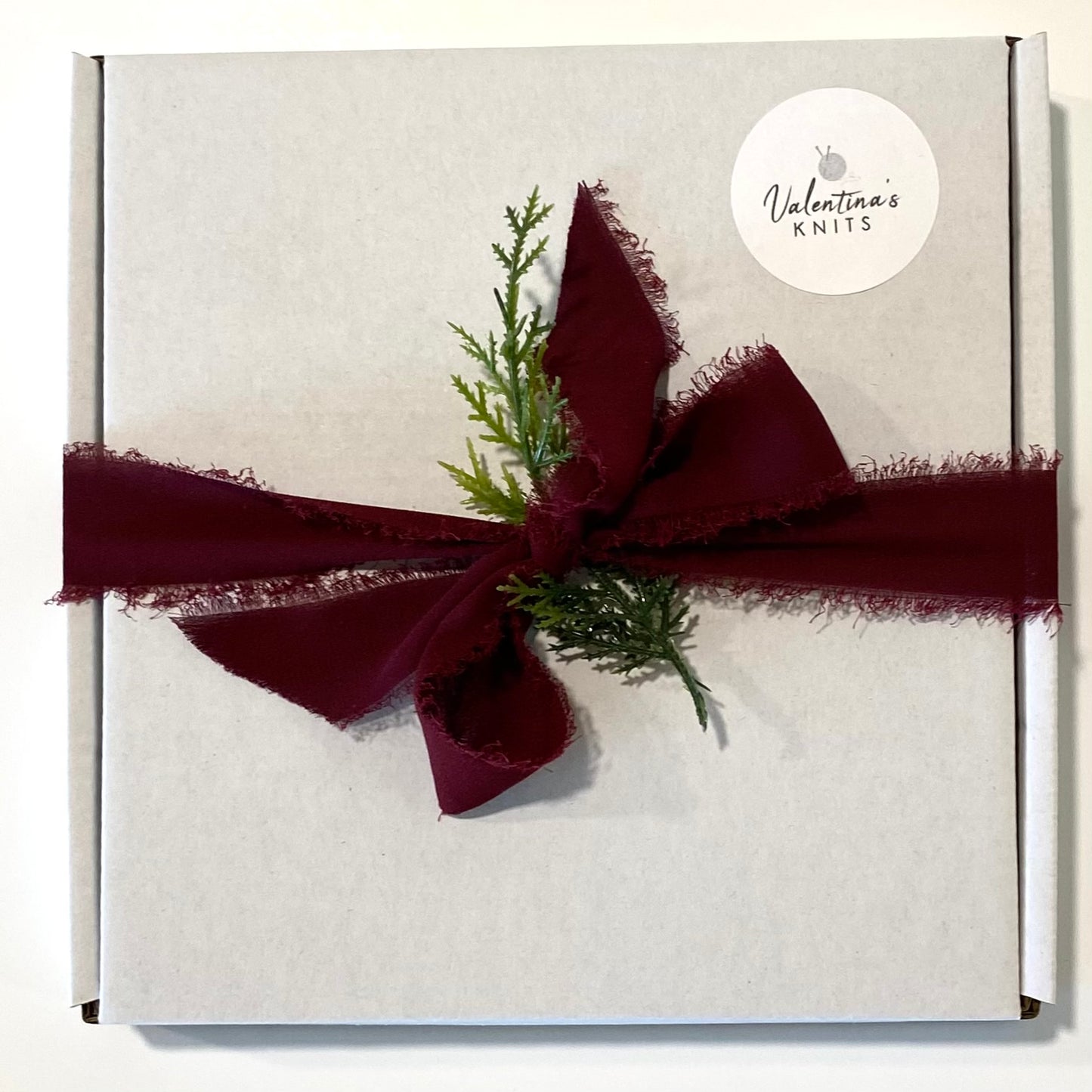 Newborn baby knit gift set. Handmade. 100% Casmere wool.