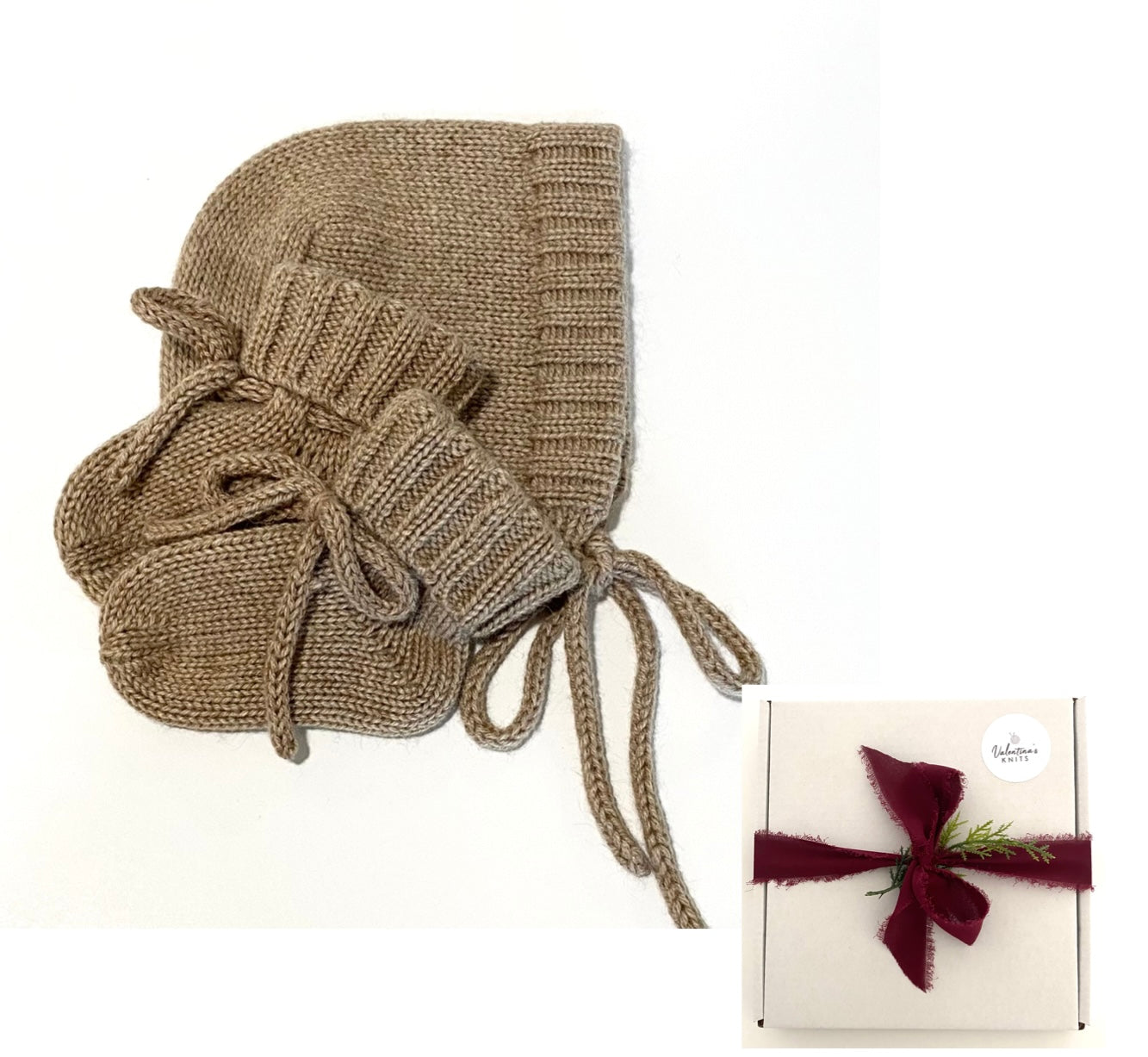 Newborn baby knit gift set. Handmade. 100% Casmere wool.